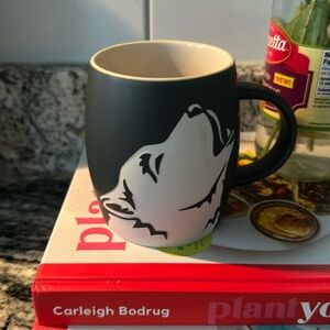 NWOT dc zoo wolf mug